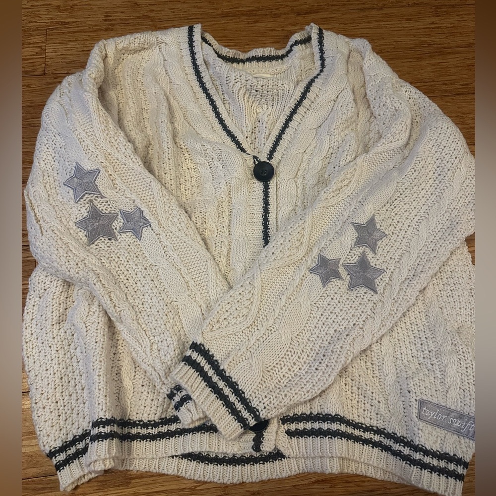 SOLD Brand new folklore cardigan THE CARDIGAN M/L